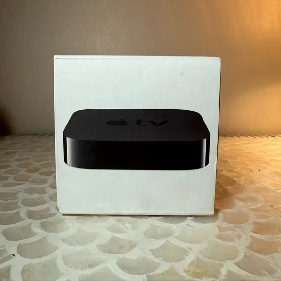 3rd Generation Apple TV - Picture 1 of 7